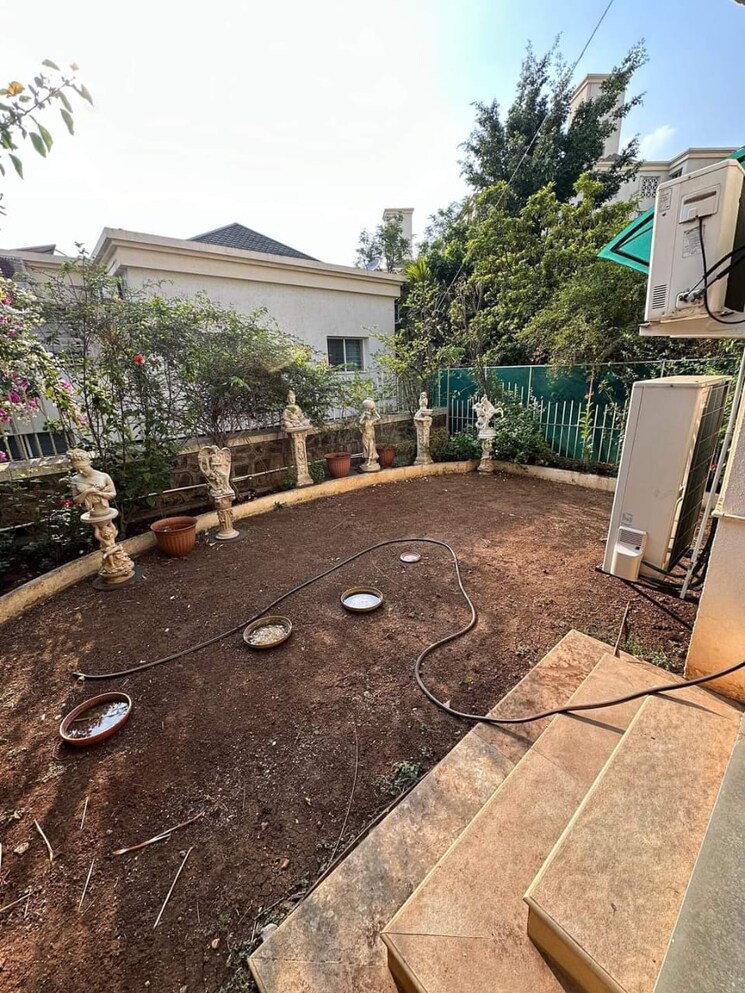 Garden, clover-highlands-row-house 3.5 Bedroom 2600 Sq.Ft. Villa In Kondhwa Pune 7855221