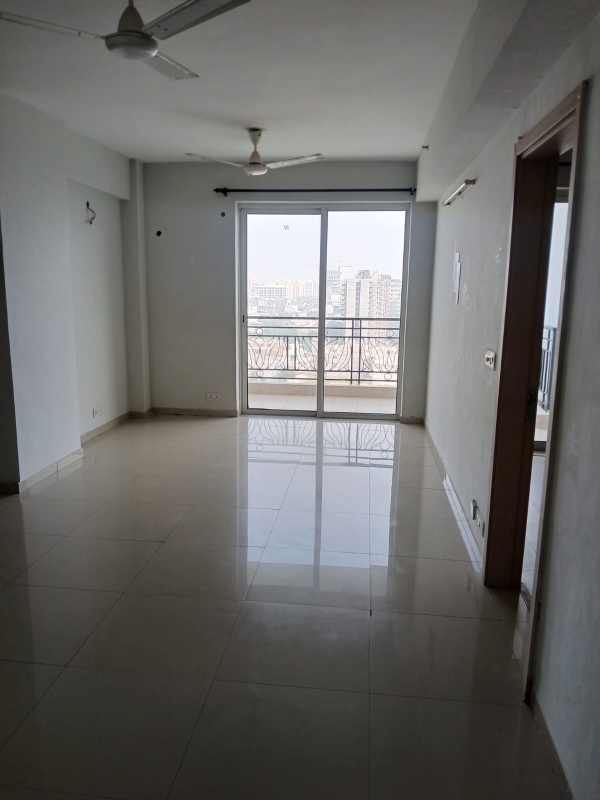 3 BHK + Servant Room Apartment For Sale in DLF New Town Heights II