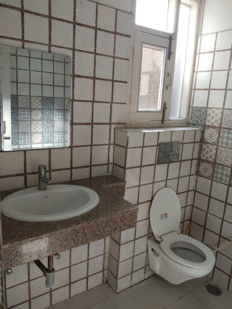 Bathroom, motiaz-royal-citi 3 Bedroom 1460 Sq.Ft. Apartment In Ambala Highway Zirakpur 7855662