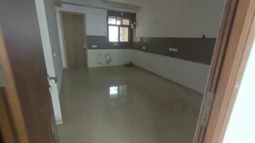 Room in 4 BHK Apartment at Hiranandani Lake Encalve Glenridge, Ghodbunder Road – for Sale