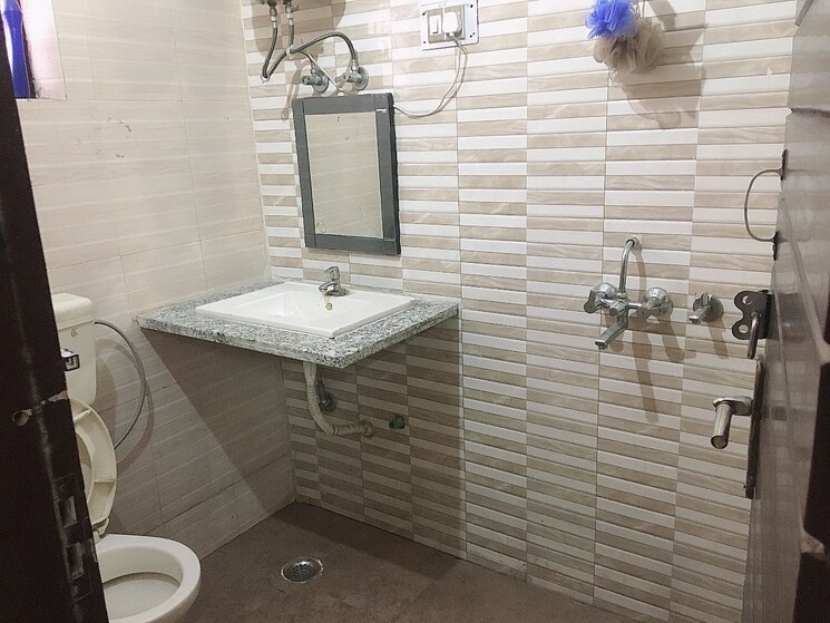 Bathroom, sector 46 2 Bedroom 2500 Sq.Ft. Apartment In Sector 46 Gurgaon 7855831