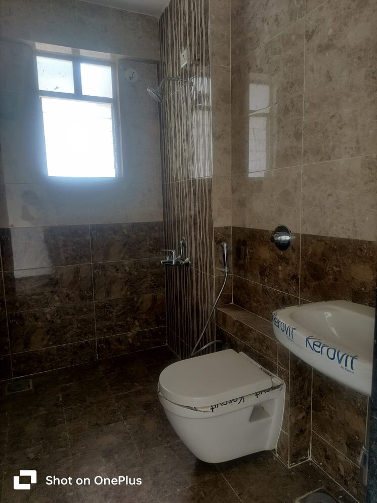 Bathroom, metro-jazz 3 Bedroom 1500 Sq.Ft. Apartment In Baner Pune 7855904
