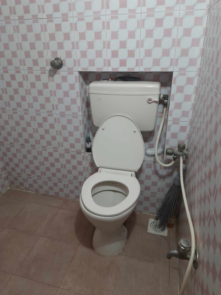 Bathroom, akash-darshan 1 Bedroom 700 Sq.Ft. Apartment In Santacruz East Mumbai 7856653