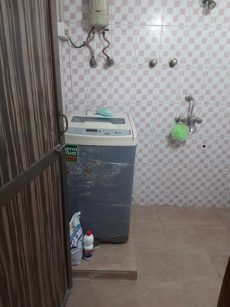 Bathroom, akash-darshan 1 Bedroom 700 Sq.Ft. Apartment In Santacruz East Mumbai 7856653