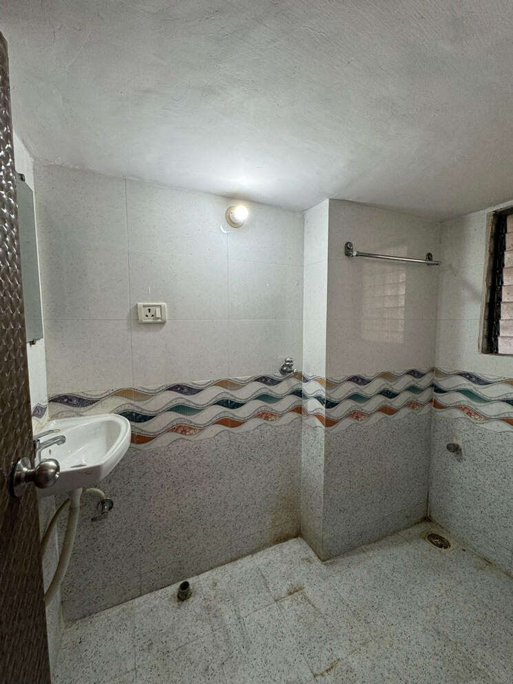 Bathroom, vasudev-chamber 1 Bedroom 450 Sq.Ft. Apartment In Salpa Devi Pada Mumbai 7856664