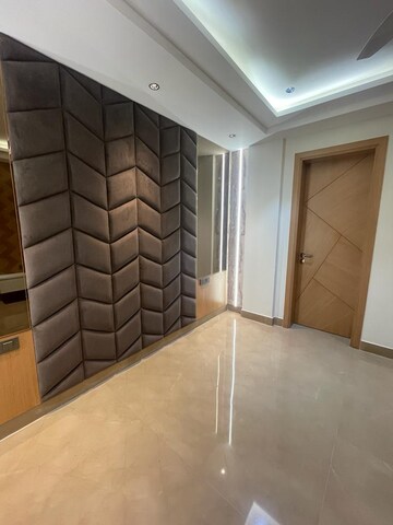 Room in 5 BHK Builder Floor at Vasant Vihar – for Sale