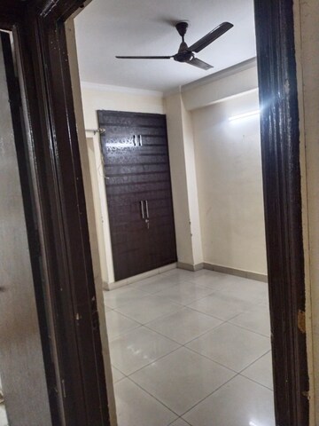 Bathroom in 3 BHK Apartment at Panchsheel Greens, Sector 16 Greater Noida – for Sale