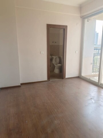 Room in 3 BHK Apartment at Amrapali Golf Homes, Sector 4, Greater Noida – for Sale