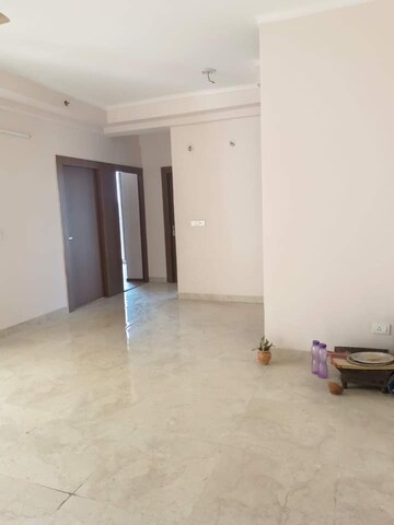 Room in 3 BHK Apartment at Amrapali Golf Homes, Sector 4, Greater Noida – for Sale