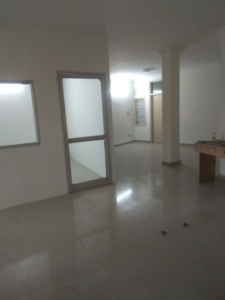 Room, new friends colony 3 Bedroom 500 Sq.Yd. Builder Floor In New Friends Colony Delhi 7856804