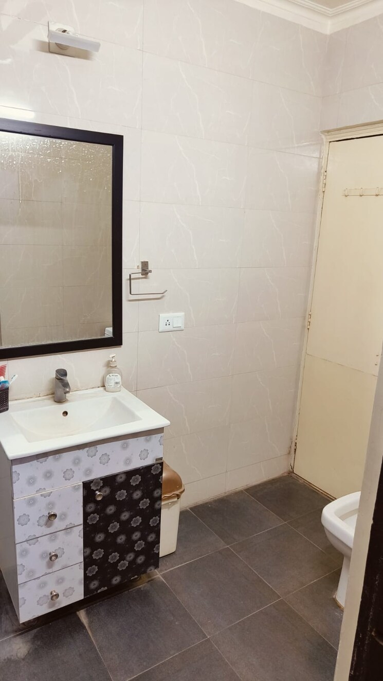 Master Bedroom, sun-homes 3 Bedroom 1550 Sq.Ft. Builder Floor In Shakti Khand Iii Ghaziabad 7856797