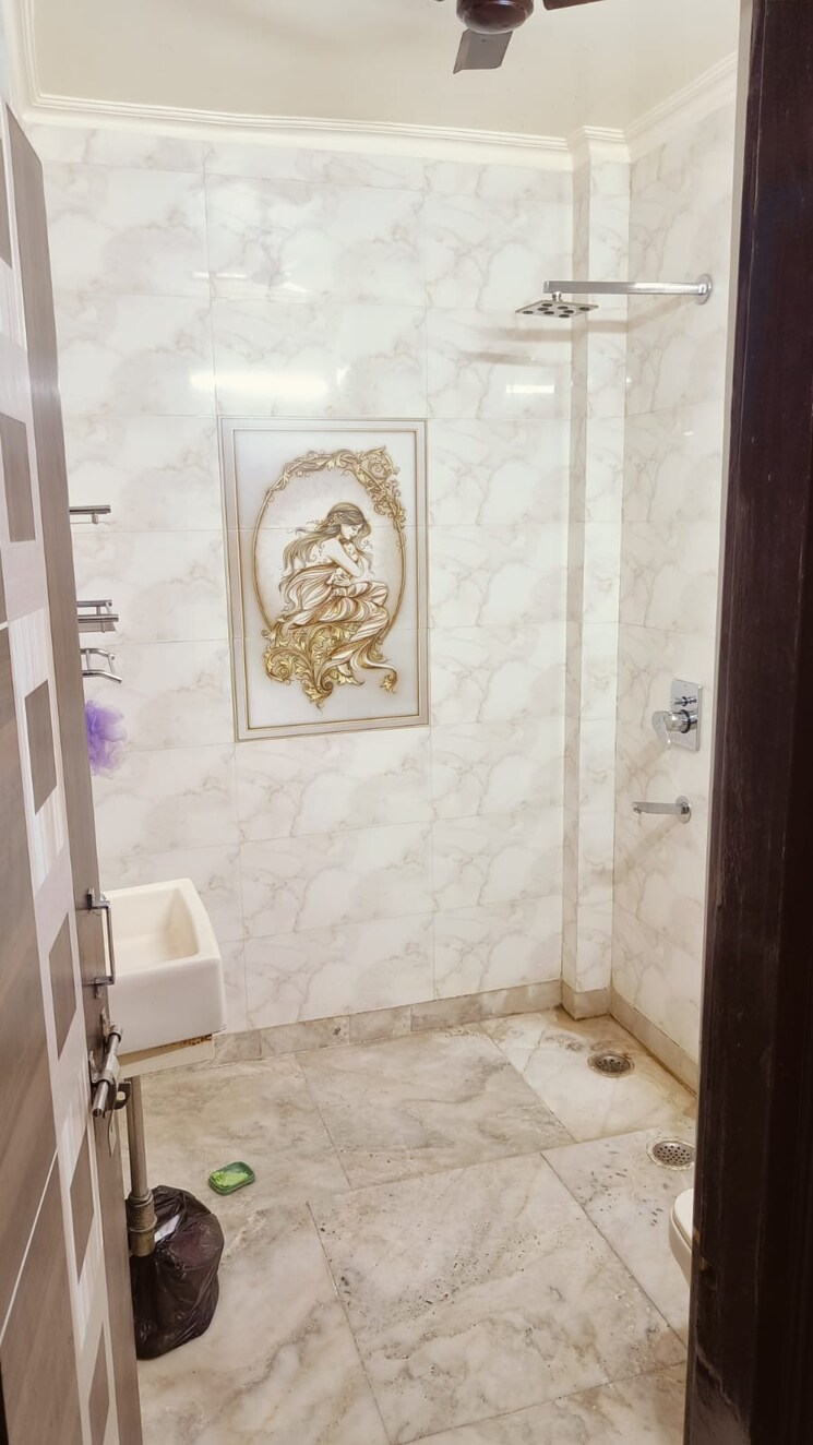 Bathroom, sun-homes 3 Bedroom 1550 Sq.Ft. Builder Floor In Shakti Khand Iii Ghaziabad 7856797