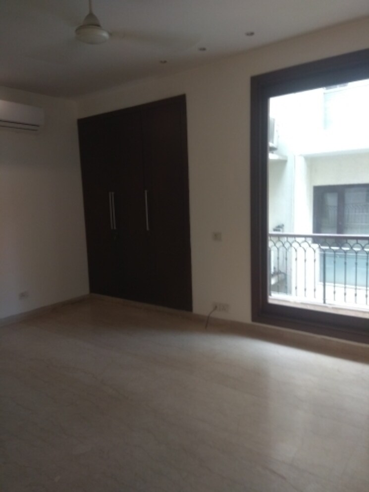 Room, new friends colony 3 Bedroom 500 Sq.Yd. Builder Floor In New Friends Colony Delhi 7856804