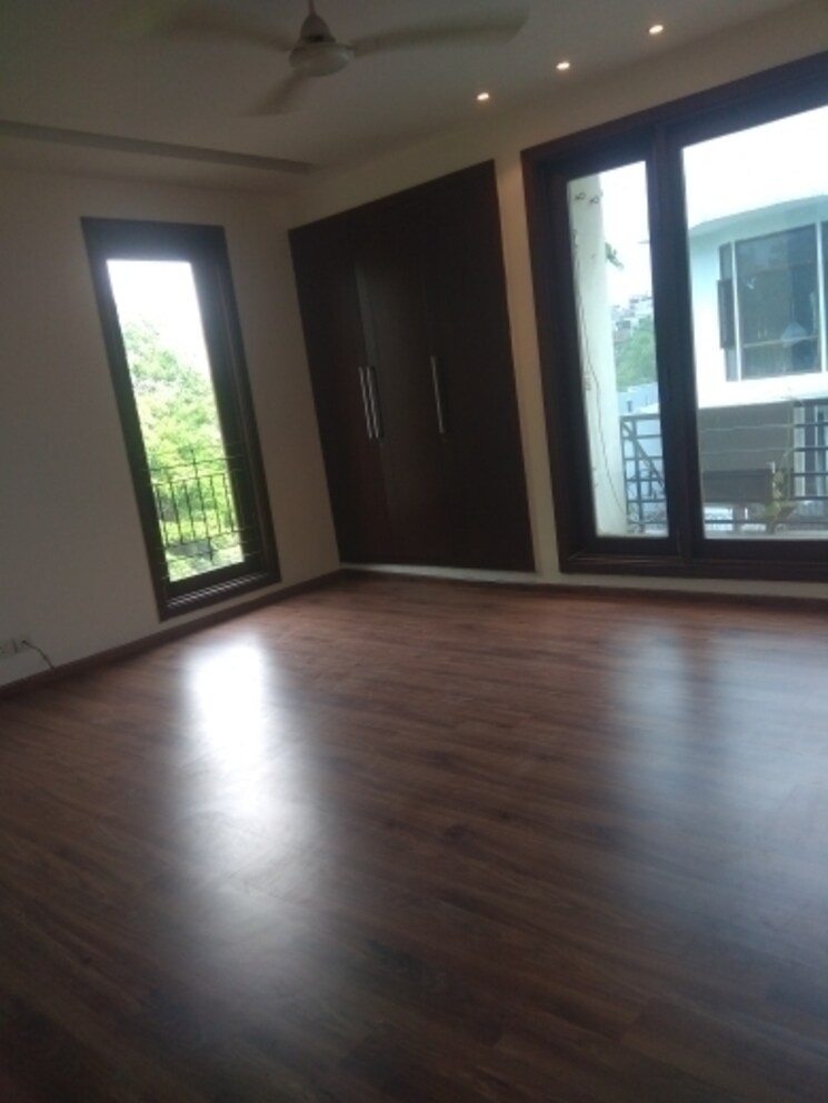 Room, new friends colony 3 Bedroom 500 Sq.Yd. Builder Floor In New Friends Colony Delhi 7856804