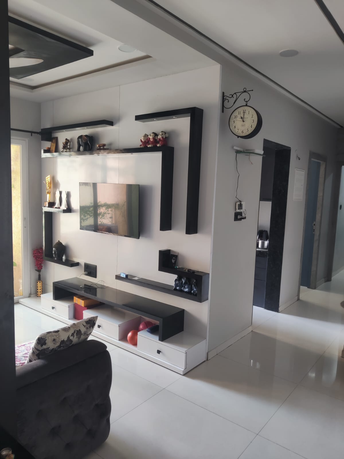 2 BHK + Extra Room Apartment For Sale in Rustomjee Urbania