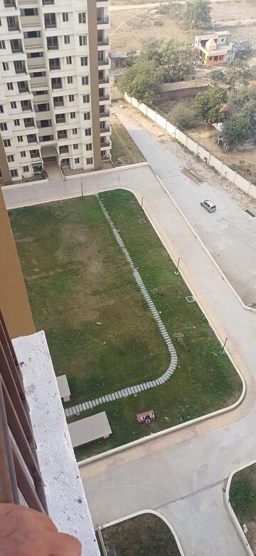 Swimming Pool in 3 BHK Apartment at Amrapali Golf Homes, Sector 4, Greater Noida – for Sale