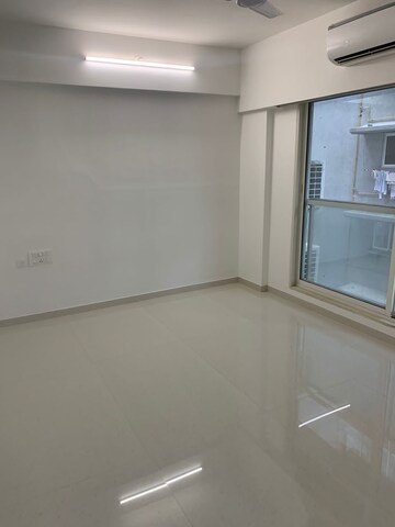 Room in 3 BHK Apartment at Gurukrupa Vyom, Juhu – for Rent