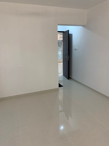 Room in 3 BHK Apartment at Gurukrupa Vyom, Juhu – for Rent