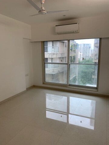 Room in 3 BHK Apartment at Gurukrupa Vyom, Juhu – for Rent