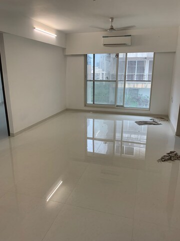 Room in 3 BHK Apartment at Gurukrupa Vyom, Juhu – for Rent