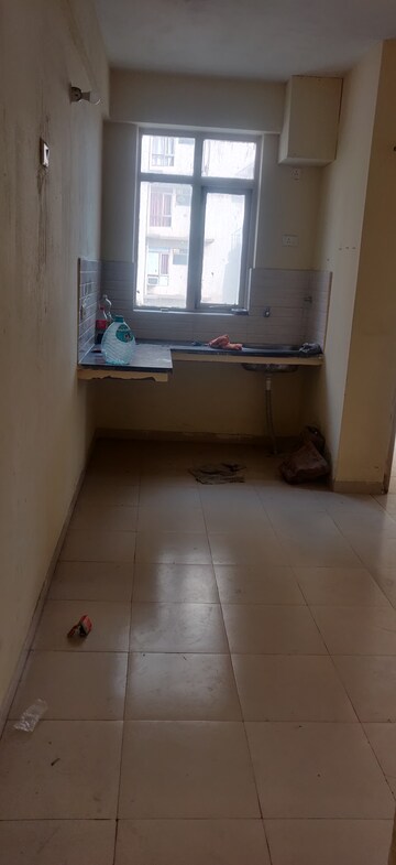 Room in 1 BHK Apartment at Auric City Homes, Sector 82 – for Rent