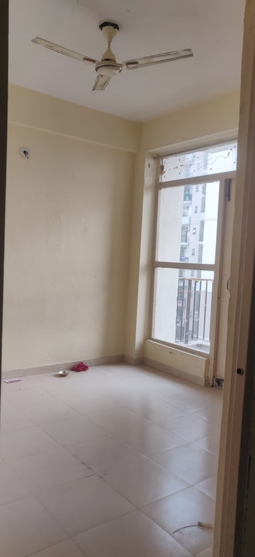 Room in 1 BHK Apartment at Auric City Homes, Sector 82 – for Rent
