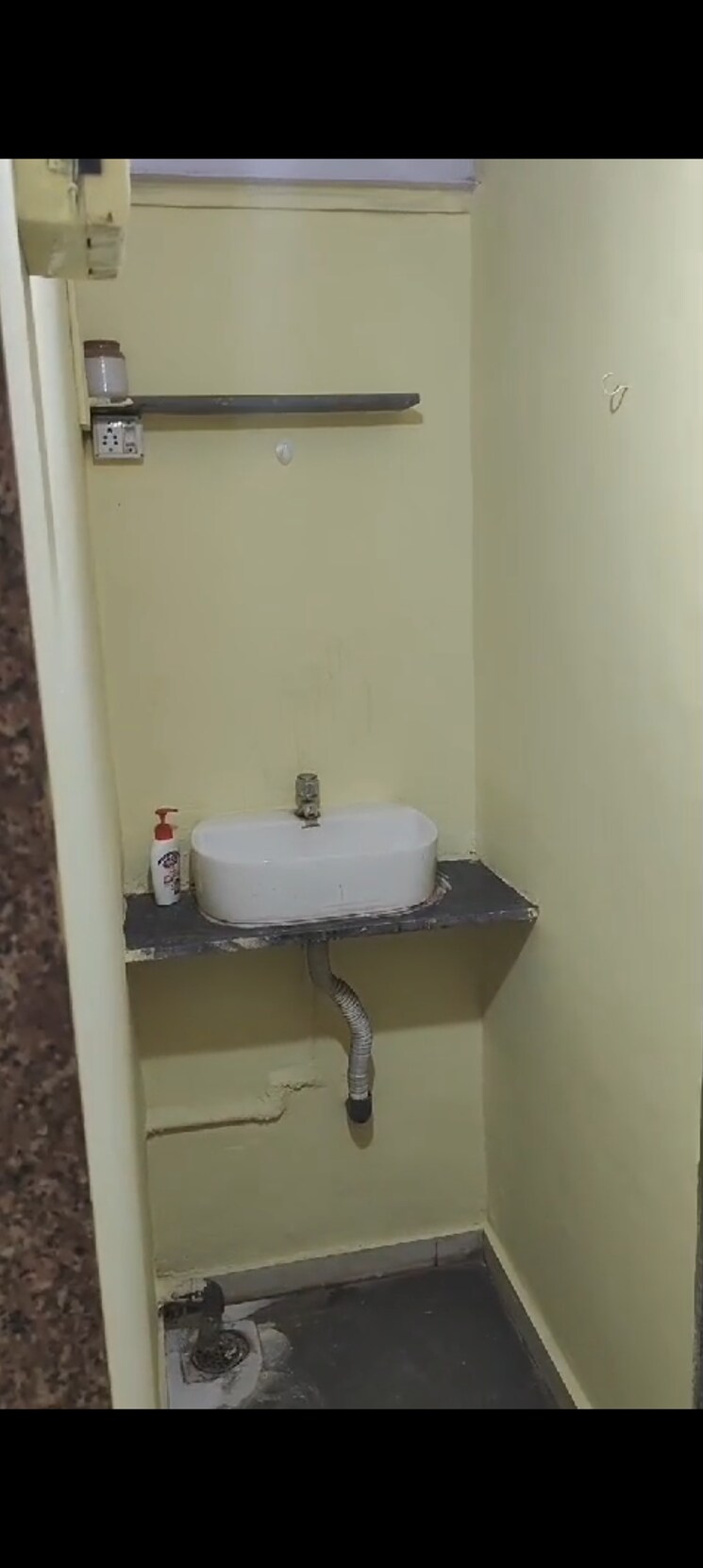 Bathroom, jyoti-chs-santacruz-east 1 Bedroom 450 Sq.Ft. Apartment In Santacruz East Mumbai 7857171