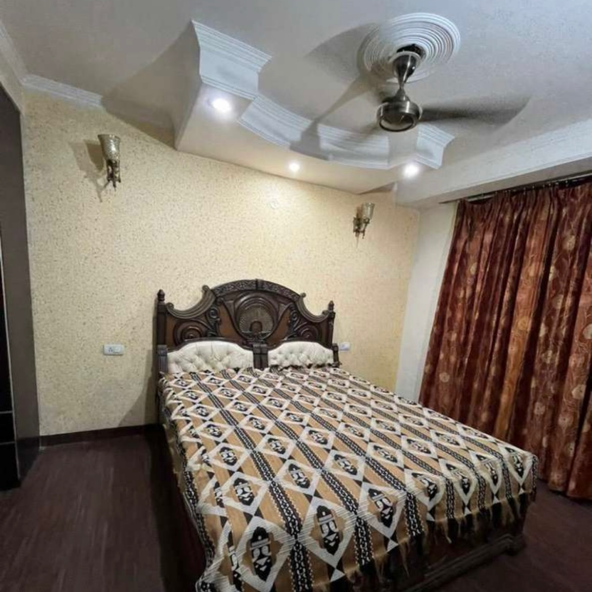 2 BHK Apartment For Rent in Surya Towers Zirakpur Vip Road Zirakpur  7857327