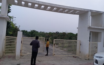 Plot For Sale in Prakash Suradru, Rudraram