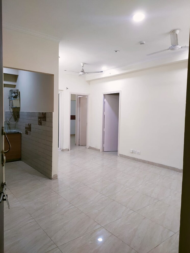 Room, gaur-city-2-14th-avenue 1 Bedroom 530 Sq.Ft. Apartment In Sector 16c Greater Noida Greater Noida 7857357