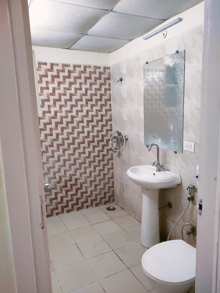 Bathroom, gaur-city-2-14th-avenue 1 Bedroom 530 Sq.Ft. Apartment In Sector 16c Greater Noida Greater Noida 7857357