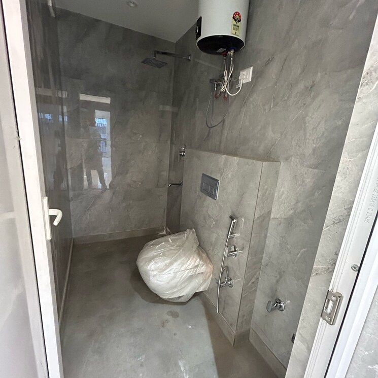 Bathroom, kidwai nagar 2 Bedroom 1350 Sq.Ft. Builder Floor In Kidwai Nagar Delhi 7857443