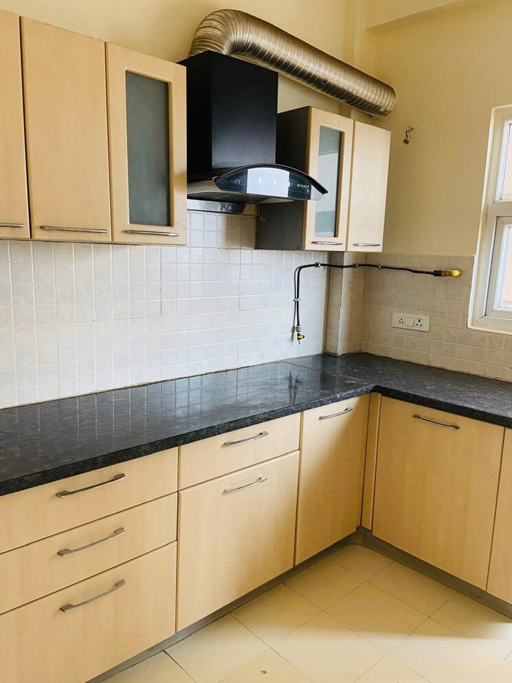 Kitchen, paras-tierea 2 Bedroom 825 Sq.Ft. Apartment In Sector 137 Noida 7857452