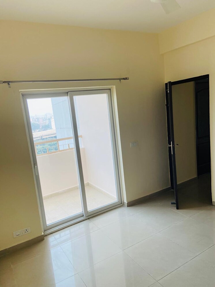 Room, paras-tierea 3 Bedroom 1285 Sq.Ft. Apartment In Sector 137 Noida 7857458