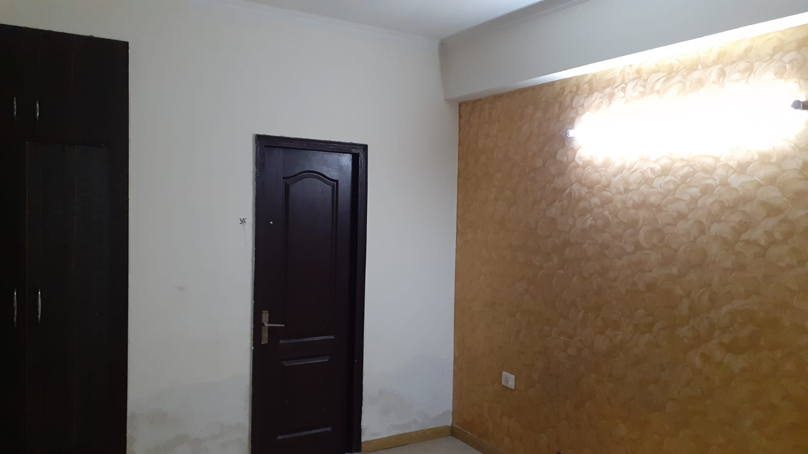 3 BHK + Extra Room Apartment For Sale in Amrapali Platinum