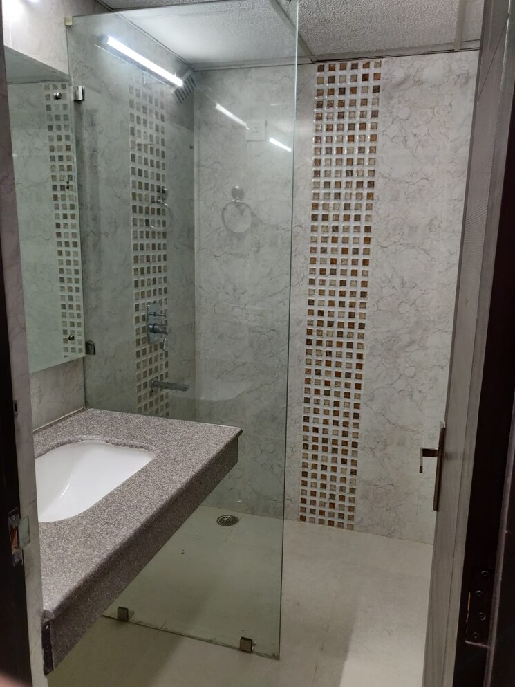 Bathroom, amrapali-platinum 3 Bedroom 1495 Sq.Ft. Apartment In Sector 119 Noida 7857486