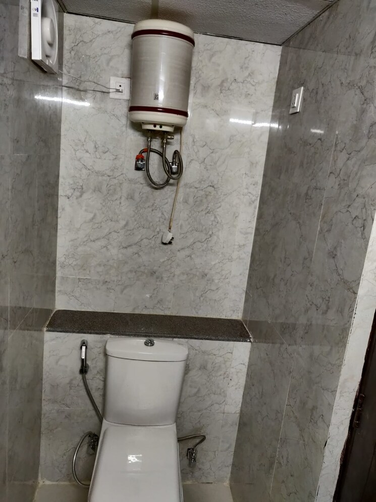 Bathroom, amrapali-platinum 3 Bedroom 1495 Sq.Ft. Apartment In Sector 119 Noida 7857486