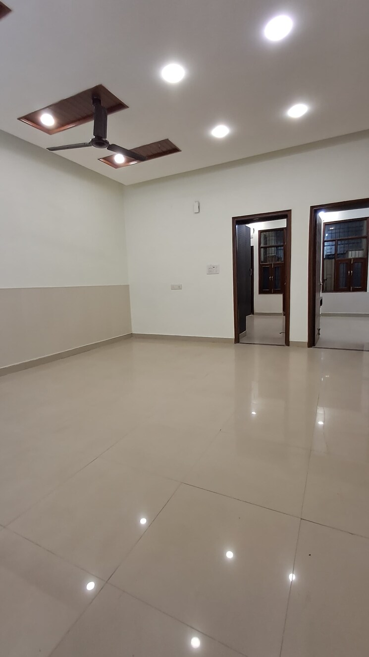 Living Room, peer mucchalla 3 Bedroom 163 Sq.Yd. Builder Floor In Peer Mucchalla Zirakpur 7857637