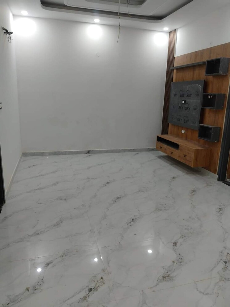 Room, peer mucchalla 3 Bedroom 1300 Sq.Ft. Builder Floor In Peer Mucchalla Zirakpur 7857683