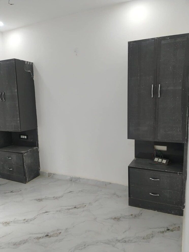 Room, peer mucchalla 3 Bedroom 1300 Sq.Ft. Builder Floor In Peer Mucchalla Zirakpur 7857683