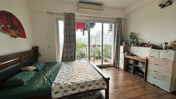 Bedroom in 4 BHK Apartment at Central Park I, Sector 42 – for Sale