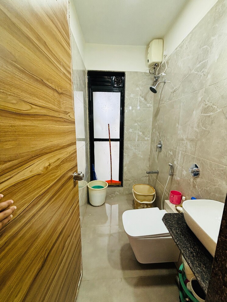 Bathroom, kamla-prasanna-jeevan 2 Bedroom 581 Sq.Ft. Apartment In Borivali West Mumbai 7857860