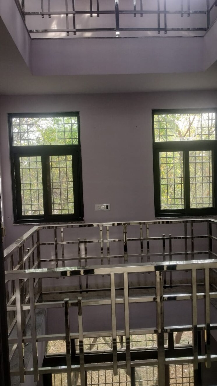 Other, sector 11 dwarka 4 Bedroom 2200 Sq.Ft. Builder Floor In Sector 11 Dwarka Delhi 7858145