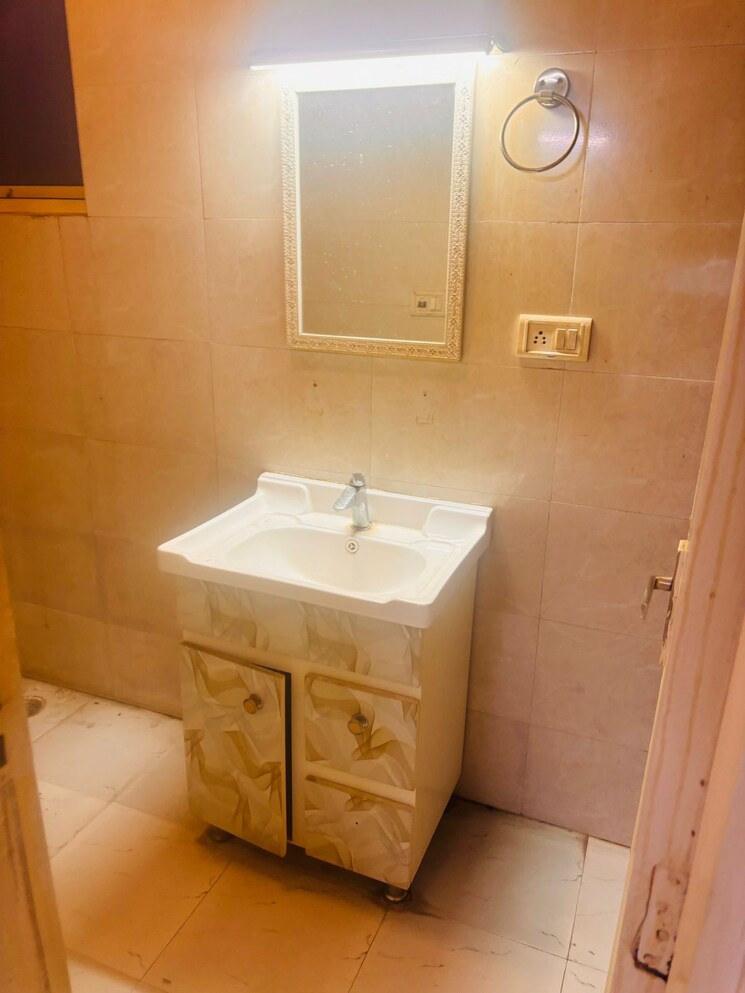Bathroom, patparganj 3 Bedroom 1350 Sq.Ft. Apartment In Patparganj Delhi 7858305