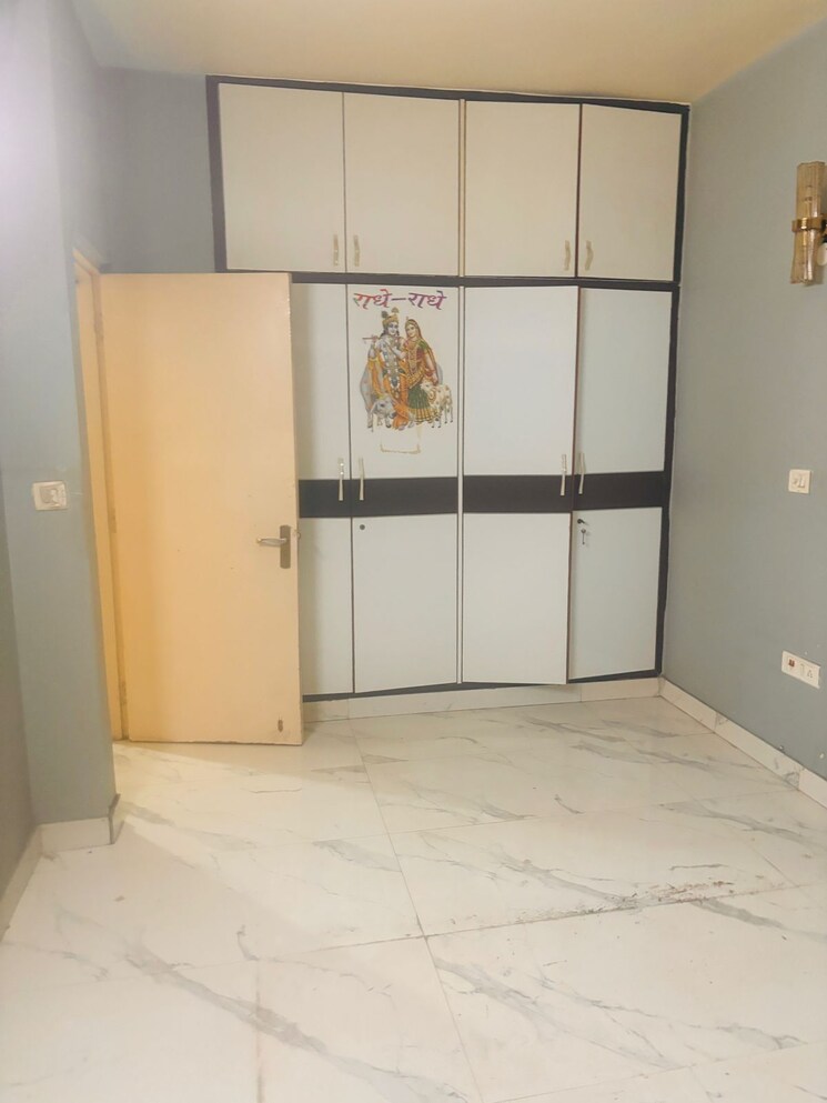 Room, patparganj 3 Bedroom 1350 Sq.Ft. Apartment In Patparganj Delhi 7858305