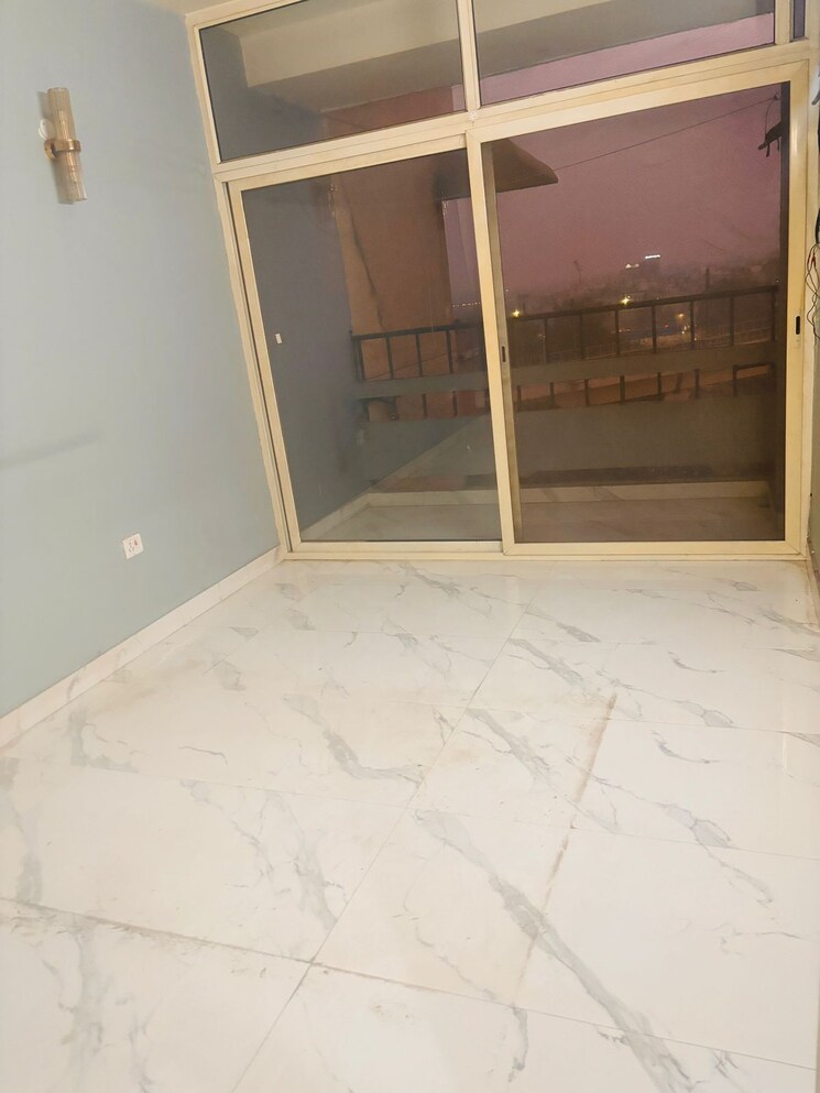 Room, patparganj 3 Bedroom 1350 Sq.Ft. Apartment In Patparganj Delhi 7858305