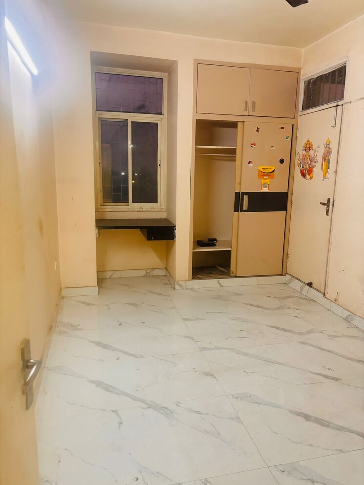 Room, patparganj 3 Bedroom 1350 Sq.Ft. Apartment In Patparganj Delhi 7858305