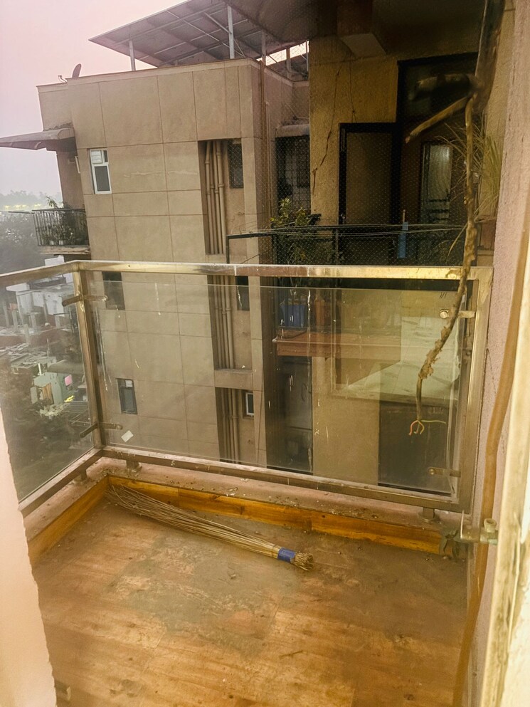 Balcony, patparganj 3 Bedroom 1350 Sq.Ft. Apartment In Patparganj Delhi 7858305