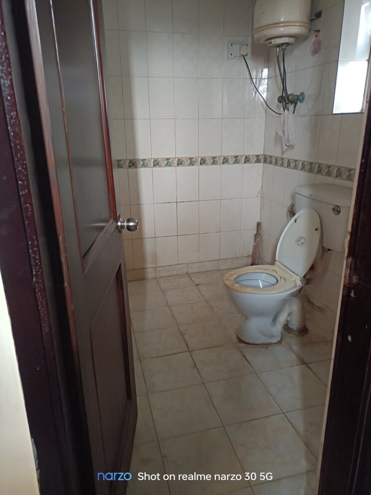 Bathroom, ip extension 3 Bedroom 1600 Sq.Ft. Apartment In Ip Extension Delhi 7858393