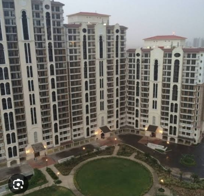 4 BHK + Servant Room Apartment For Sale in DLF New Town Heights I